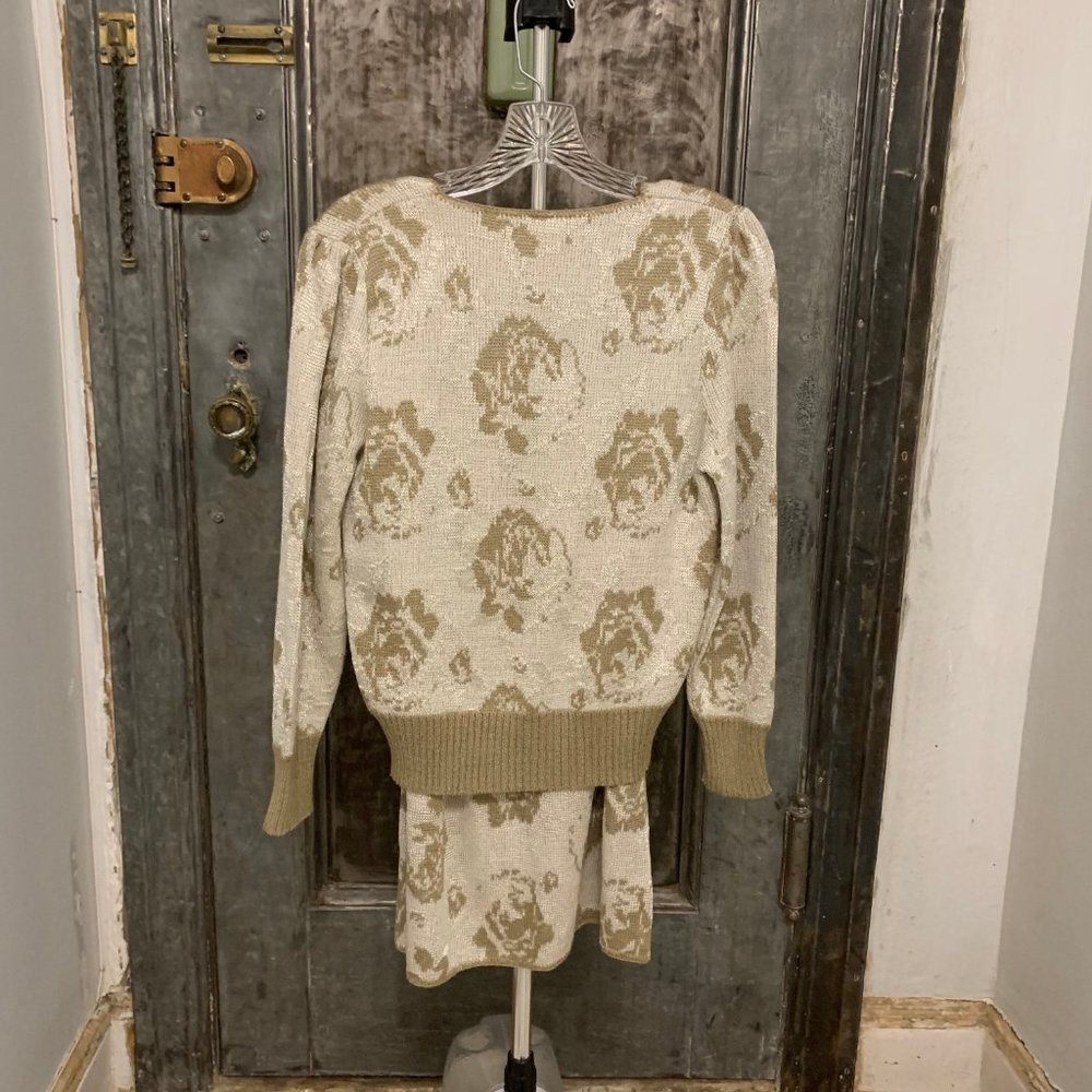 Vintage 80s cream and beige sweater and skirt matching set Victorian rose floral - Picture 7 of 7